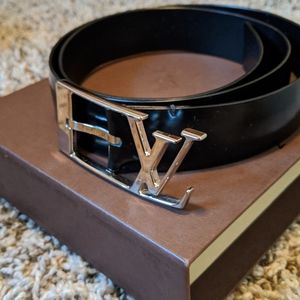 Authentic Louis Vuitton Belt w/ box bag & reciept